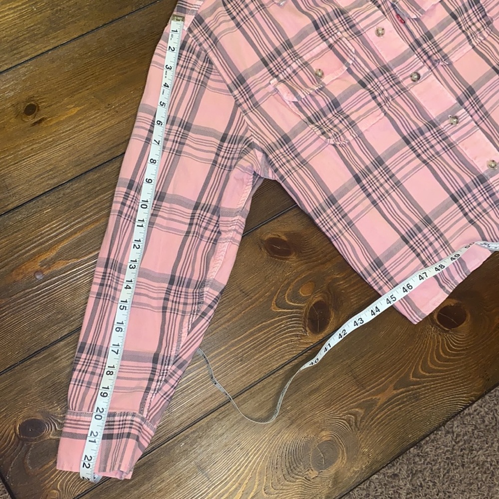 EUC Levi’s Pink and Black Plaid Cropped Cotton Shirt - Picture 6 of 6